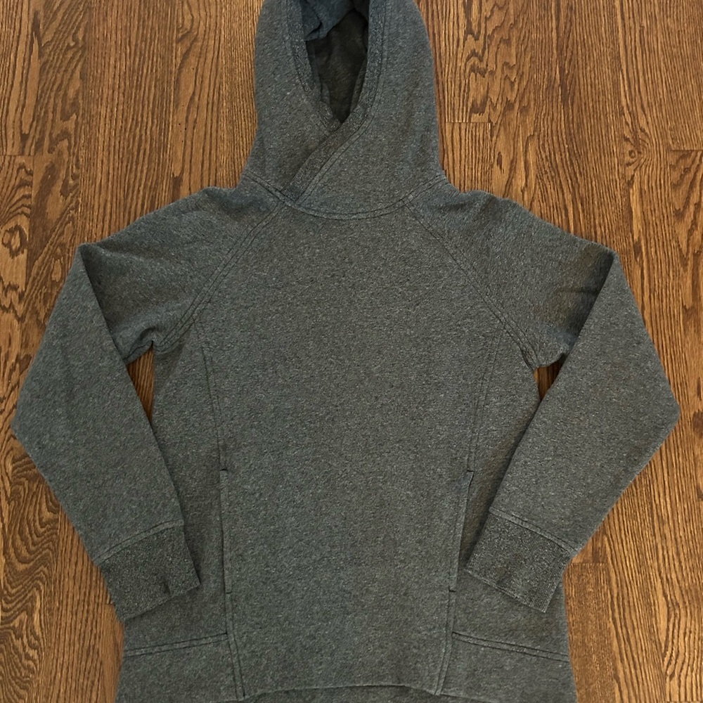 Women’s Size 6 Gray Lululemon Hoodie w/ Thumb Holes Athleisure Running Yoga